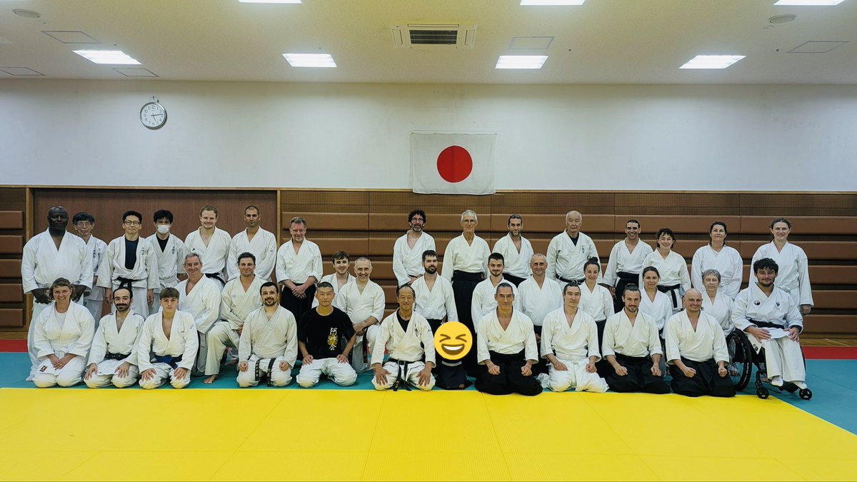 AunkaiT's tweet photo. 2029.7.29 Kishinkai のLeoさん企画のworkshop。終わった後の皆様の表情が良いですね☺️
参加者の中にはパラリンピック出場の経験者の方も。
また、Leoさんの弟さんも参加され、Akuzawa先生と久しぶりの再会を楽しんでいたようです。
#武術 #武道 #丹田 #internalpower #Aunkai #budo #bujutsu https://t.co/xb4Wcd6d3Z