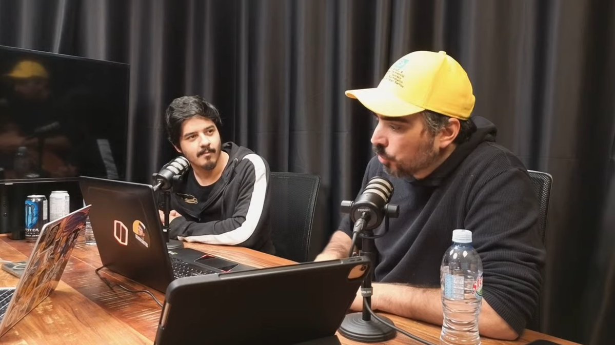 mchaotheus's tweet photo. O olhar apaixonado do @BrunoDiasCWB vendo o @PedroDeyrot falar no Dark de hoje https://t.co/9ZpzUnK8PN