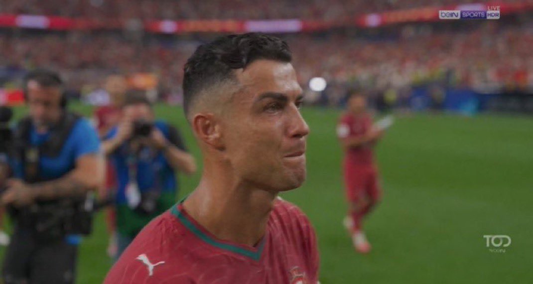 5m_a1's tweet photo. @Cristiano Why do you cry so much??? https://t.co/mUGEJ2N9pA