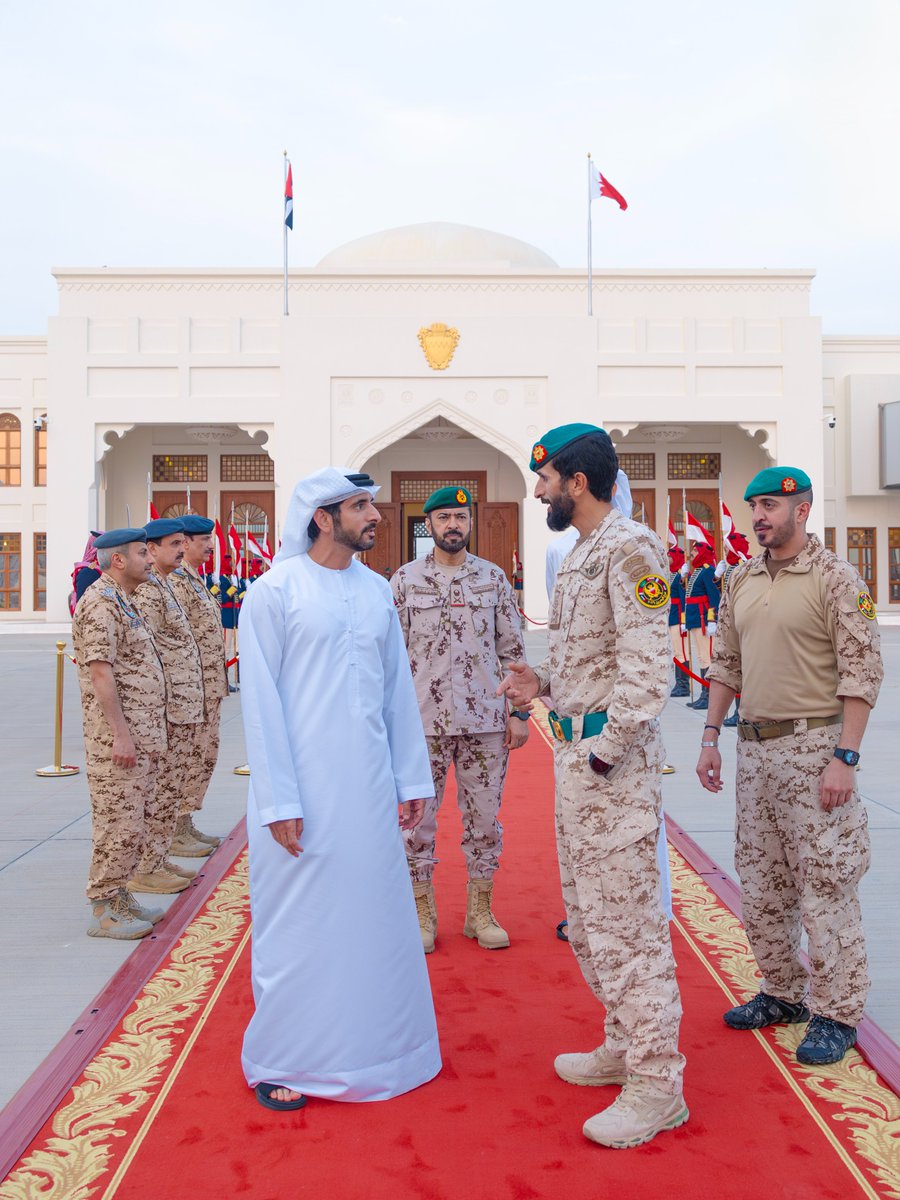 bna_ar's tweet photo. نيابة عن جلالة الملك المعظم.. سمو الشيخ ناصر بن حمد آل خليفة وسمو الشيخ خالد بن حمد آل خليفة في مقدمة مودعي سمو الشيخ حمدان بن محمد آل مكتوم

https://t.co/ruSHhEnGmq https://t.co/cNn779DrGD