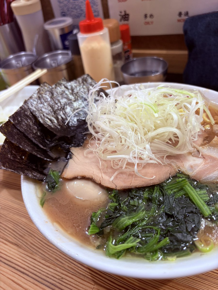 tuten_no_ryu's tweet photo. 晩ご飯はラーメンと決めておけば簡単に1日を乗り越えることができるのです。 https://t.co/xngNla35cB