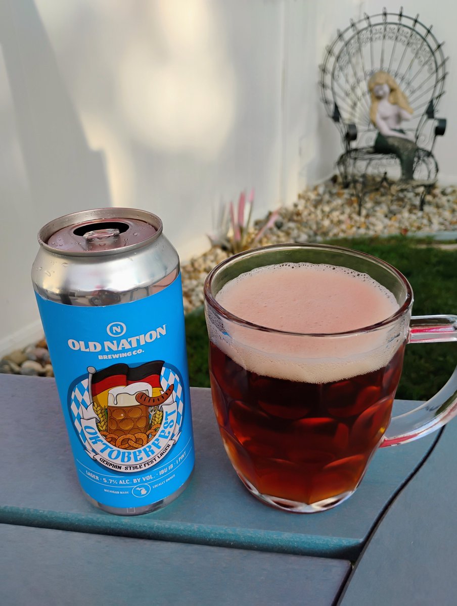 BeerSnobSean's tweet photo. Oh yes I did. I'm a sucker for malty lagers so even though it's still only July I'm gonna grab the first Oktoberfest beer I can (pun intended), especially when it's from a great brewery like @OldNationBrew. #properglassware #MiBeer #michiganbeer @BeerGuysRadio @scottvillers https://t.co/2WdQLZDZot