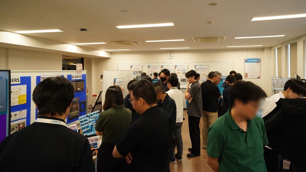 ipex_inc_old's tweet photo. ＼技術の“社内展示会”を開催しました／

先週I-PEXキャンパスにて、コネクタ・センサ・蓄電池・製造受託・MEMSなど5部門が出展🔬
実機やサンプルに触れ、開発者と直接語り合える一日に。普段は別々の現場で磨かれる“最・尖端”を、社長や社員みんなで体感しました。

#社内技術展示会 #ものづくり https://t.co/7oRlM36NhY