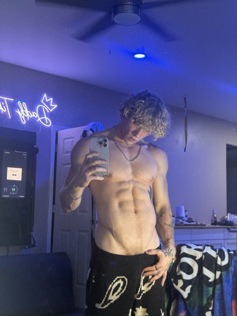 master_blake1's tweet photo. Who’s ready??? https://t.co/CXEj3akAaZ