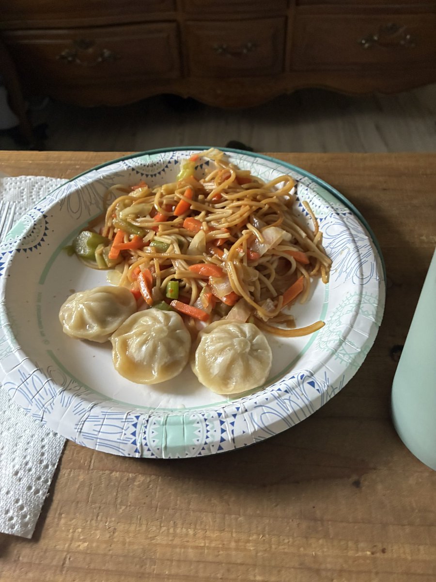 AlisterMornings's tweet photo. Just made myself an nice Asian dinner 🍲 plate simple nice and fresh https://t.co/FnrXbt9Mwz