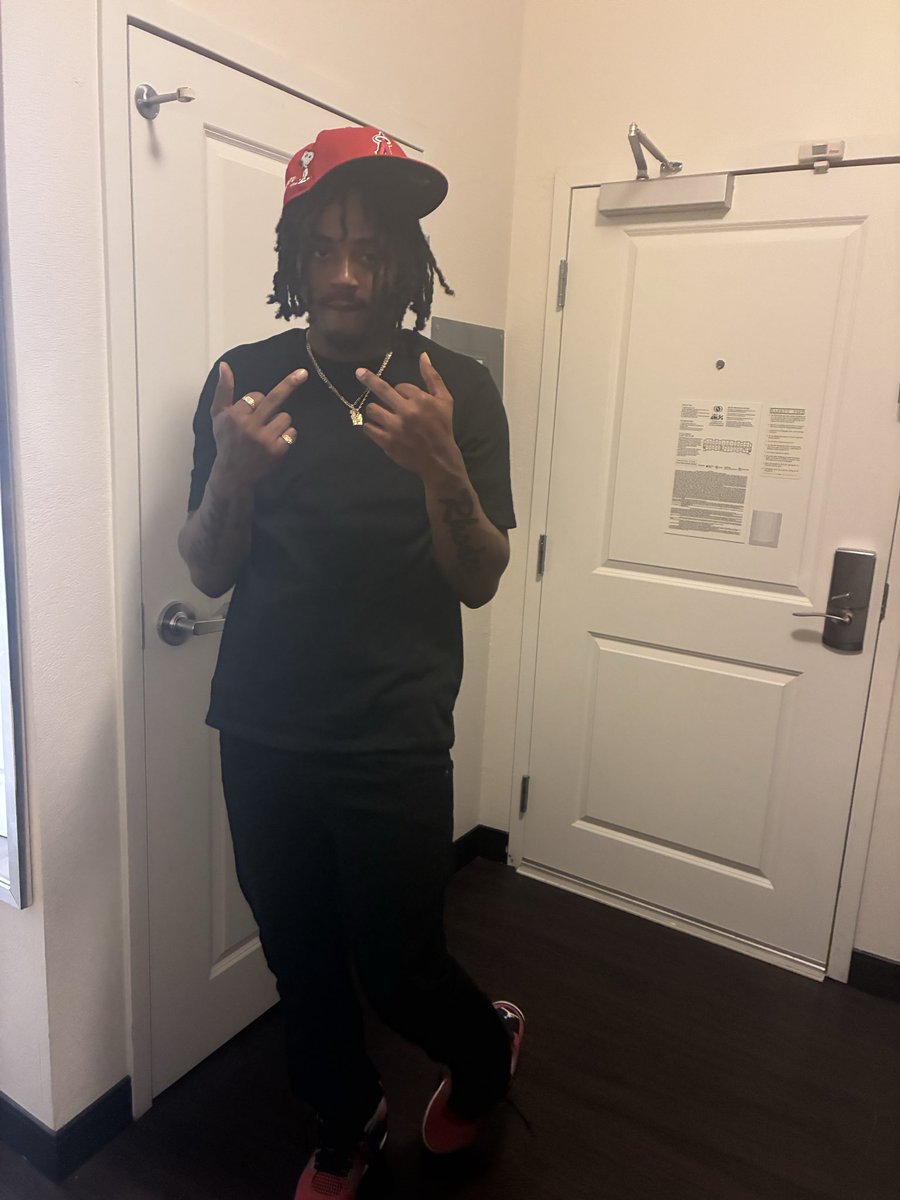 IsaiahD1123's tweet photo. 🔴 or 🔵 ? https://t.co/anyytnYUP0