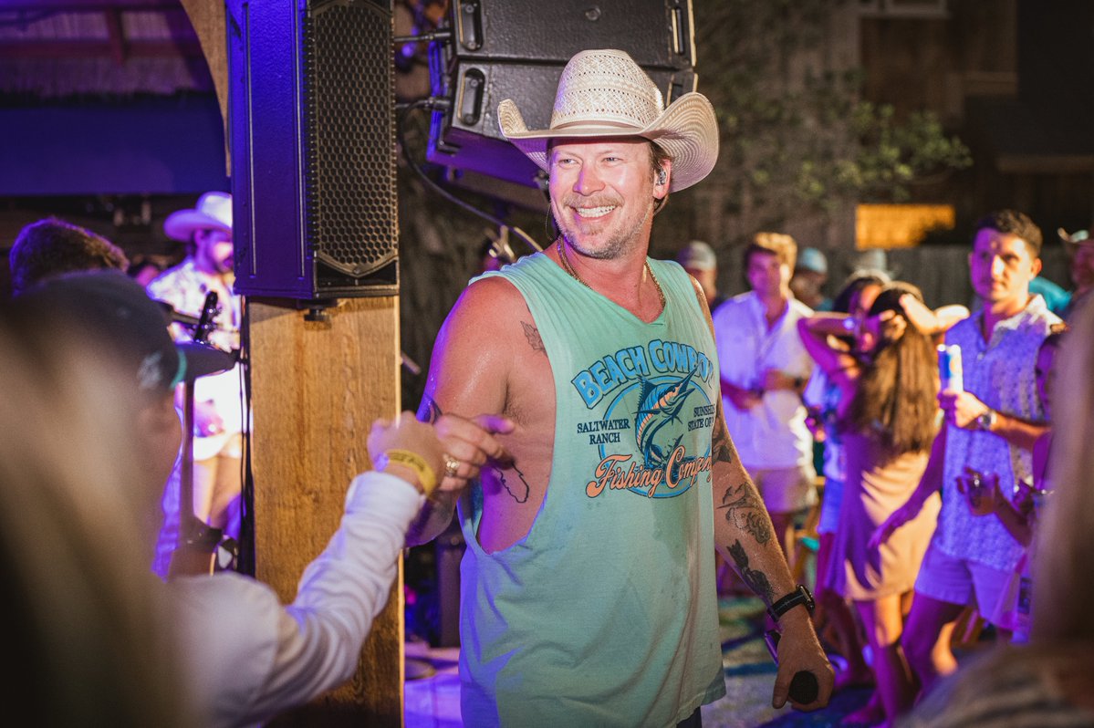 PlayBkPlay's tweet photo. Who’s coming out to the party this weekend??🤙🏻 https://t.co/WfW1TScXyF