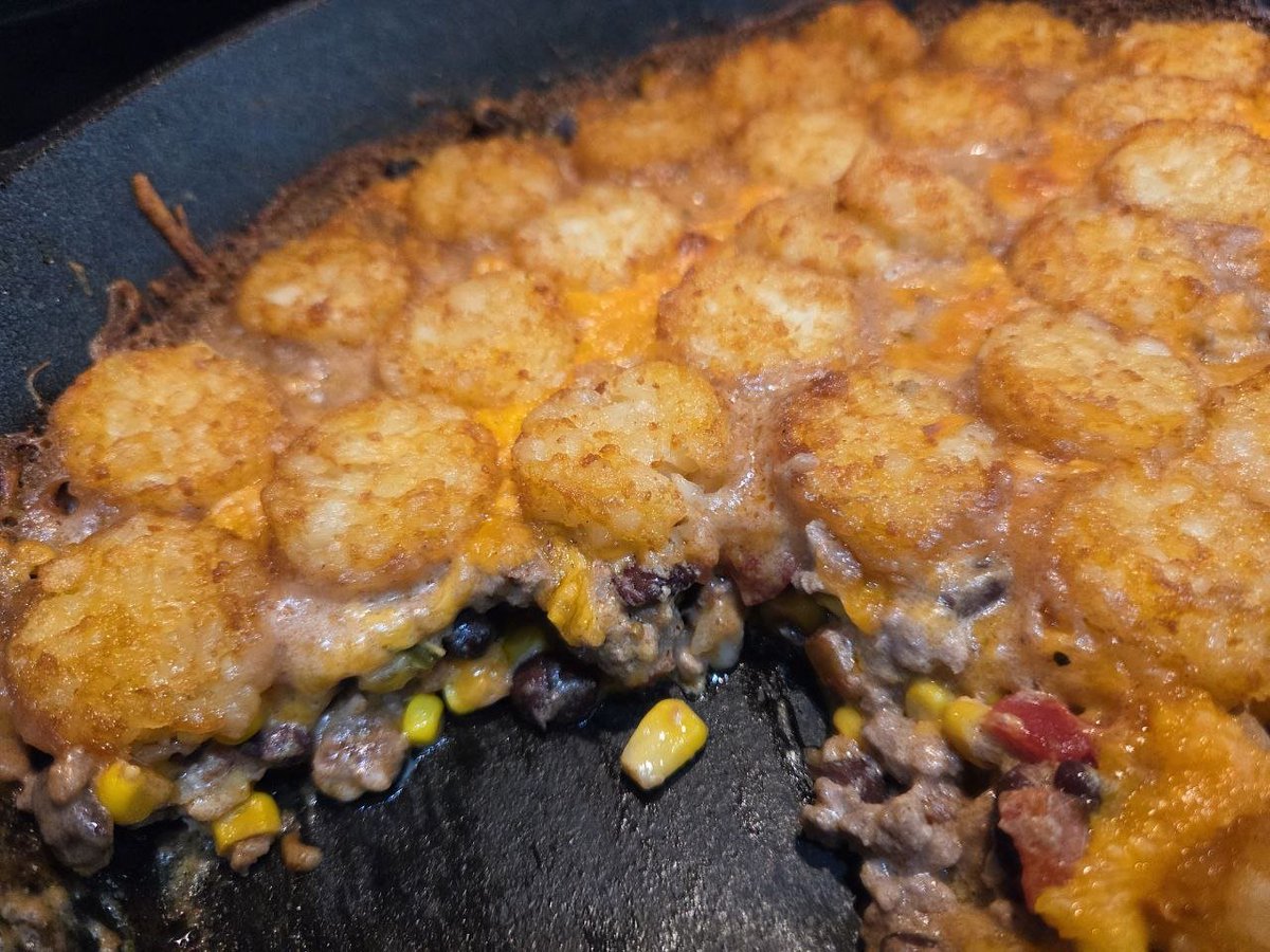 Liberty_Gabe's tweet photo. Tonights wifeslop is tater tots fiesta casserole https://t.co/xSM1FBhI7s