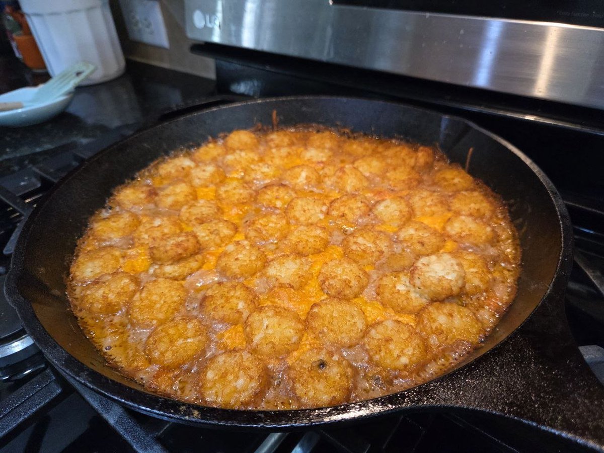 Liberty_Gabe's tweet photo. Tonights wifeslop is tater tots fiesta casserole https://t.co/xSM1FBhI7s