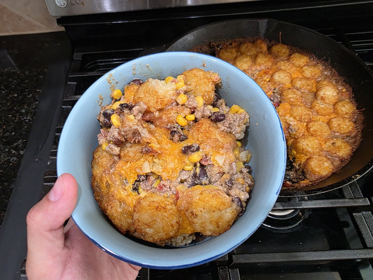 Liberty_Gabe's tweet photo. Tonights wifeslop is tater tots fiesta casserole https://t.co/xSM1FBhI7s