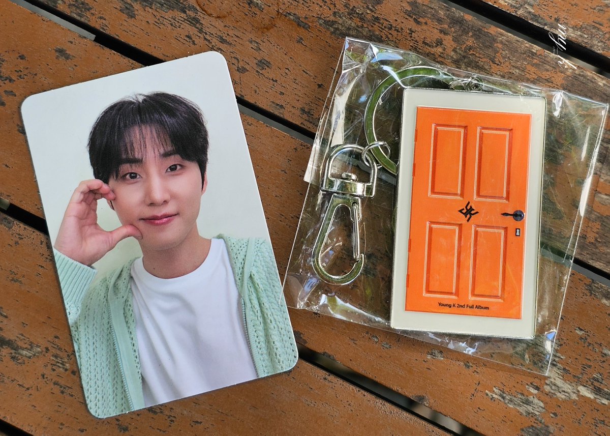 my_youngk_24's tweet photo. 260731 뮤뱅 역조공
픽베이크 에그타르트 + 양면키링
#영케이 #YoungK #YOUNGEST #Shut_The_Door https://t.co/g86J4KWOpU