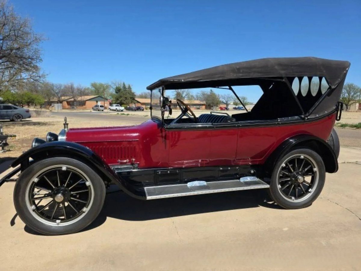 nelmagene2010's tweet photo. Sweet or Sour?

1917 Winton 6-33 7-Passenger https://t.co/7A4cu4SPL9
