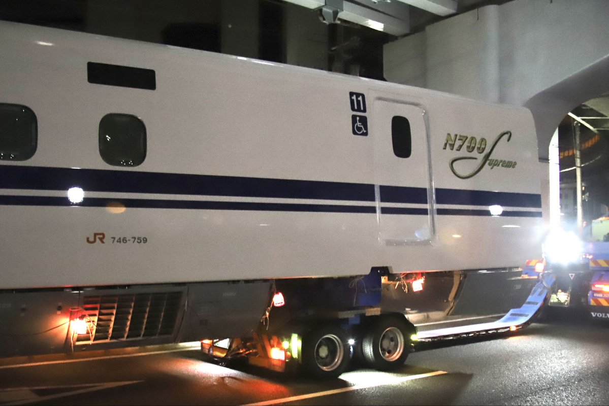 f1_jima's tweet photo. 2026.7.28未明

JR東海N700S幹ﾄｳJ59編成
大阪港▶︎鳥飼車両基地

6日目は11-12号車です。

11号車！
 746-759(MH) ▶︎ ロジスティード西日本

11号車博多寄りの乗降口が10号車へのSupreme Class Cabin/Seatへのアクセスとなる為10号車同様にロゴ貼られてます。

豊中▶︎池田市内にて📸 https://t.co/DWOP6eXAiw