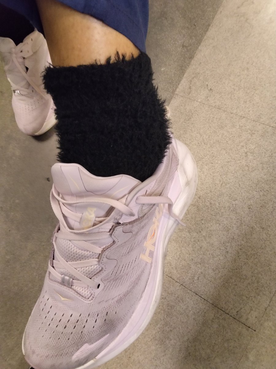SuttonDonnell's tweet photo. My coworker with the chinchilla socks is crazy work🫢😂 #MedicalFieldMoney https://t.co/KaWyBMBZru