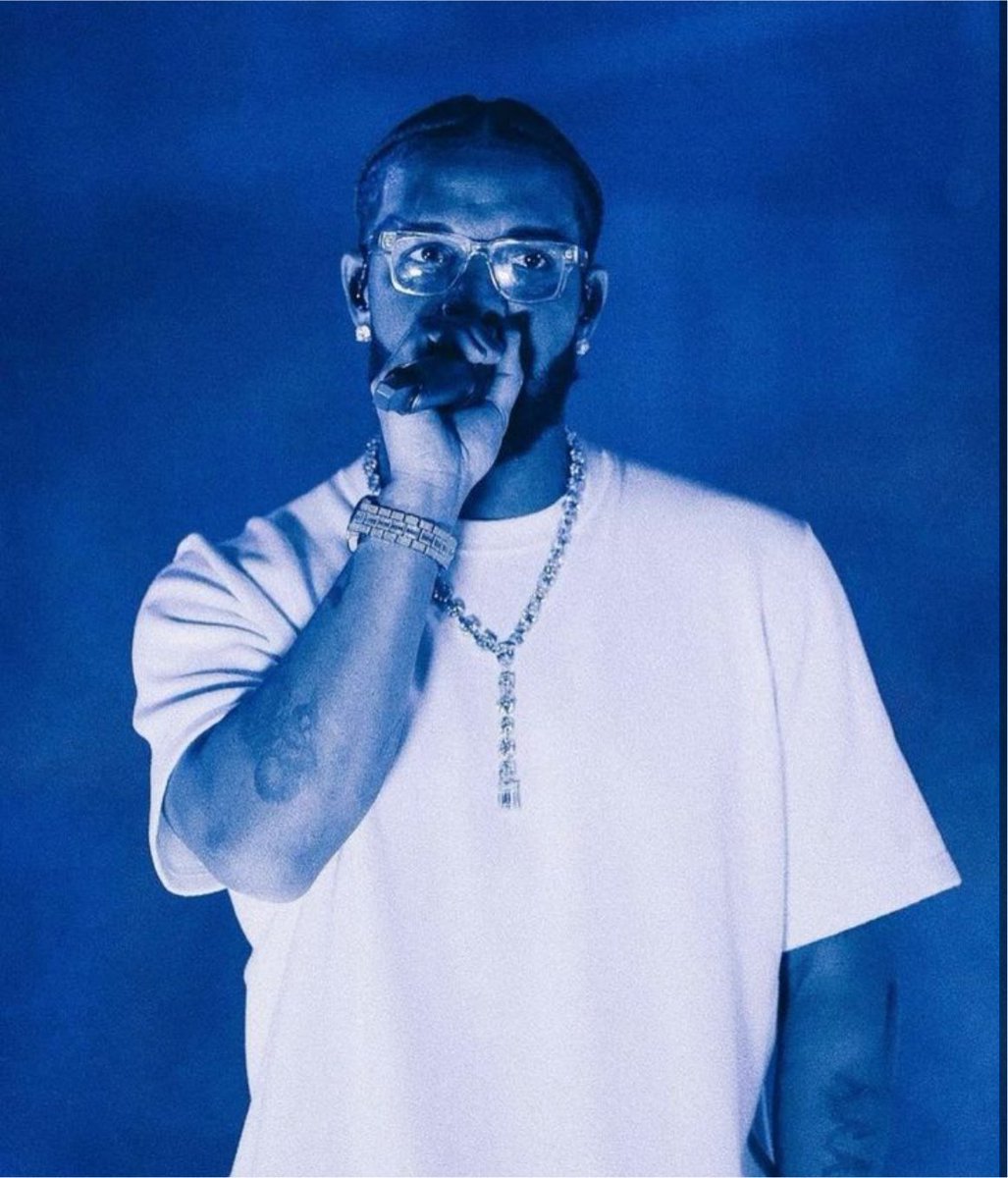 FKNmatador's tweet photo. Drake tendrá una colaboración en el nuevo álbum de KAROL G, disponible este 7 de agosto. https://t.co/4KCTD81Faz
