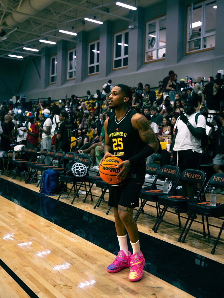 wavecheckers's tweet photo. DDG ballin at Streamer University 🏀 https://t.co/qi8guj9GtL