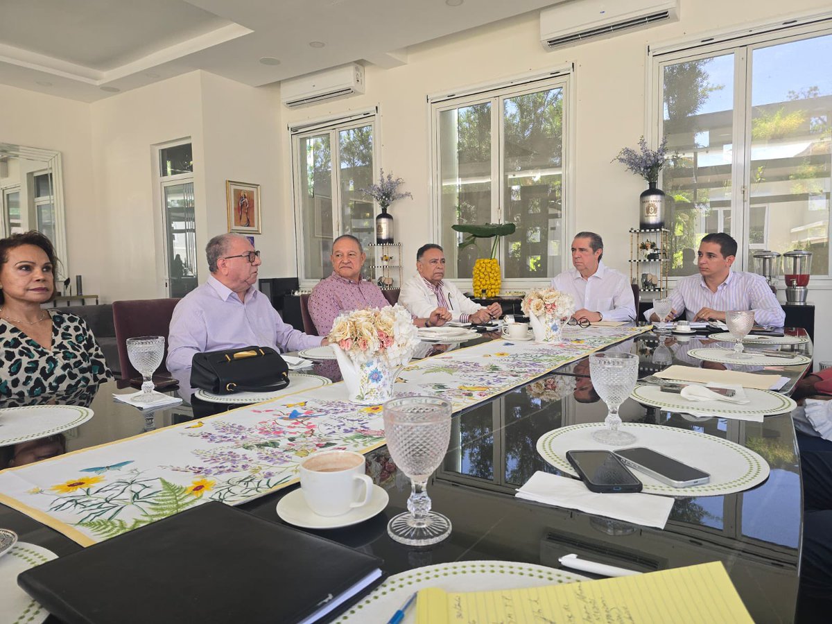 VictorFadulL's tweet photo. Hoy, junto a @FJavierGarciaF, participamos en una mesa de trabajo con parte del equipo de coordinación de campaña, fortaleciendo la organización, la coordinación y la planificación política de cara a la consulta interna del próximo 18 de octubre.

Cada encuentro reafirma nuestro compromiso con un proyecto que crece sobre la base del trabajo, la unidad y la cercanía con nuestra gente.

¡Avanzamos unidos, firmes y con la esperanza de la victoria! #FranciscoJavier #FJG2028 #RenaceLaEsperanza