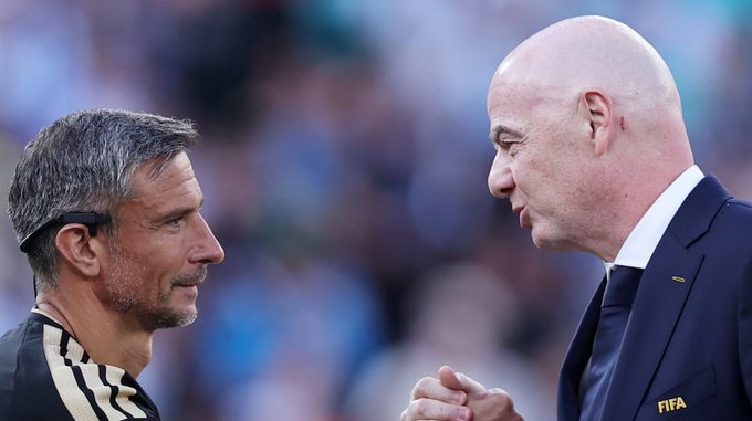 abrilcba_'s tweet photo. Infantino posteo esta foto en medio del escándalo que envuelve a la FIFA. Es Vincic el árbitro de la final del mundial. Que turbio todo https://t.co/1D6rQMaZTg