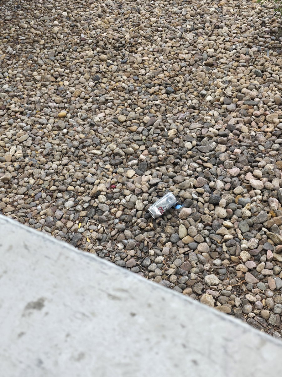RavenkingXIII's tweet photo. Hey folks, I live at yhe apartments here in Aurora. I wanted to give you a heads up, that we've had stuff stolen from our property, as well as falling trash from the residents above us, who have been apparently, warned by staff. Yet we're still getting trash
@GlenAtThePark https://t.co/xJX8DTvyQF