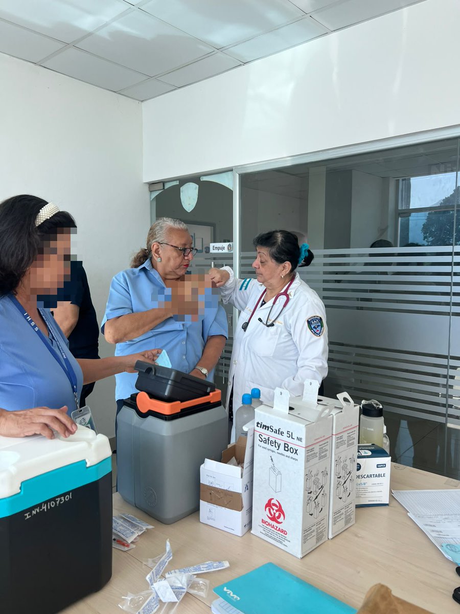 DSP_HN's tweet photo. La Clínica Policial UMEP-11 (El Progreso, Yoro) llevó a cabo una Jornada de Vacunación contra el Sarampión, Rubéola y Parotiditis (SRP) e Influenza, dirigida a nuestros funcionarios policiales.

Seguimos fortaleciendo el esquema de inmunización para garantizar la salud. https://t.co/11pn1i6LXp