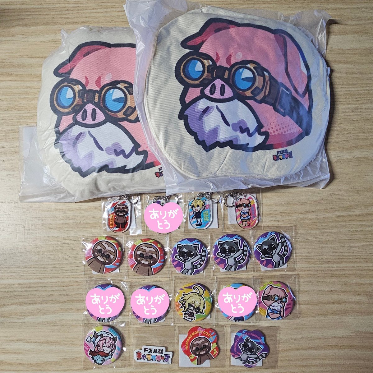 trhkd2d2's tweet photo. お譲り先を探しています。
ドズル社くじ　キャラクターズ
『譲り』
画像
『求め』
各８８０円または各４４０円(ステッカーのみ)
※クッションは他の🦍🐷を含め複数引き取ってくださる方を優先
※🍆🍌⛄😈は🦍🐷ロゴを同数引き取り希望 https://t.co/LMTYQ0RfIP