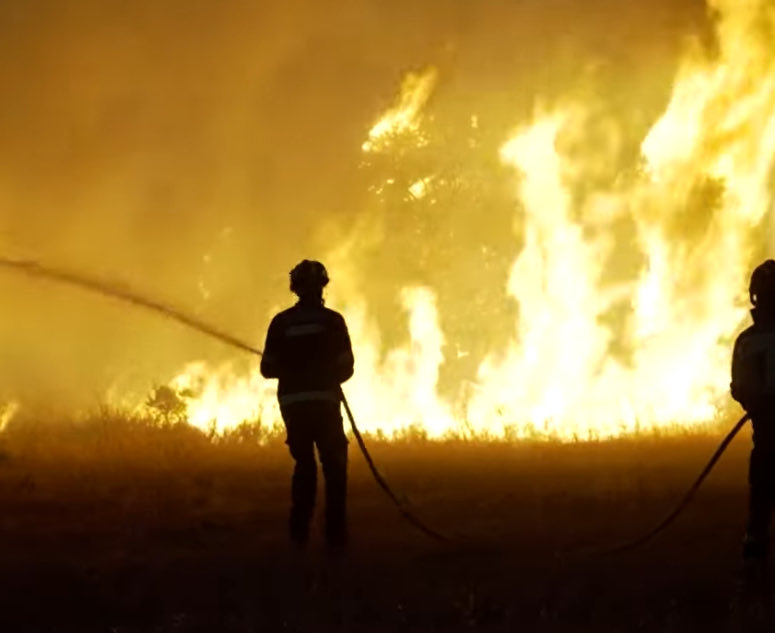 Jvnior's tweet photo. 🚨🇪🇸 BREAKING: Forest fires are now being reported in Spain. The jews are doing this.

They did this all over South America first. https://t.co/XzXR4sDS3b