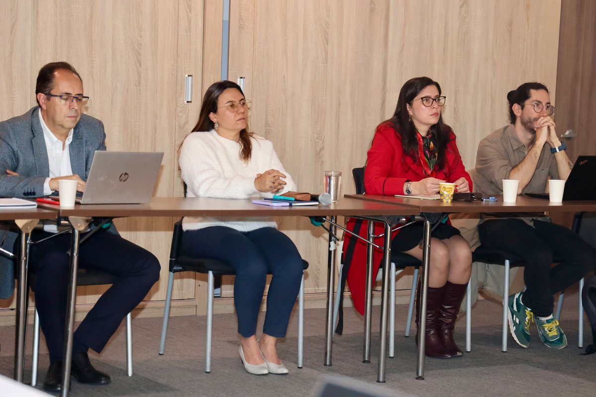 MinTransporteCo's tweet photo. 🚆 El futuro del Corredor Interoceánico se construye con visión y trabajo conjunto. La viceministra @LilianaOspina18 lideró la Mesa de Expertos del Proyecto Estratégico Corredor Interoceánico, junto con la @ANI_Colombia y la @UPIT_Col. Avanza la consolidación de esta iniciativa. https://t.co/VnFWRpb8BB