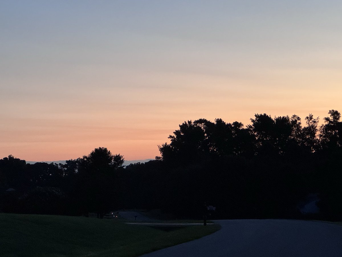 TheOtherLori's tweet photo. Fantastic 4 miles. Low humidity this time of year is rare & I enjoyed every second. Moon ending its shift while the sun was beginning & blackberries are turning. #runchat #chasingthesun #sunriserunner #nyctraining #foundontherun #miles4Mike https://t.co/O5xALCxYMs