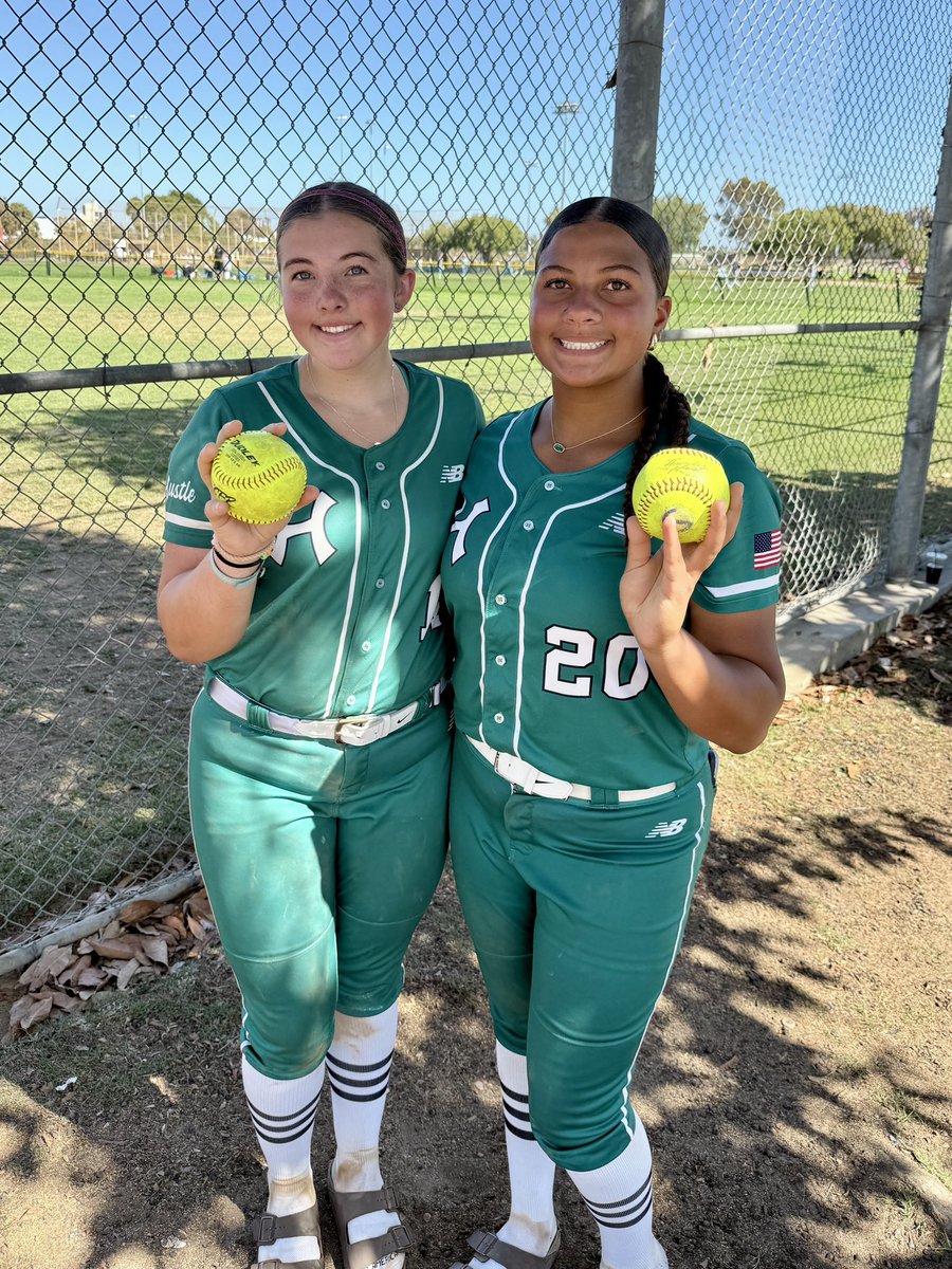 HusteNation16U's tweet photo. Big swings today!

@TaylorWoita11 got us going with a 3-run bomb, and @JayceeMccarter followed it up with a 2-run shot as Hustle Nation picked up another win over Cen Cal Choppers Broussard 14U.

@TimRamonHNF @Ch1rsPacheco @HustleNationFP https://t.co/2jok1OozsX
