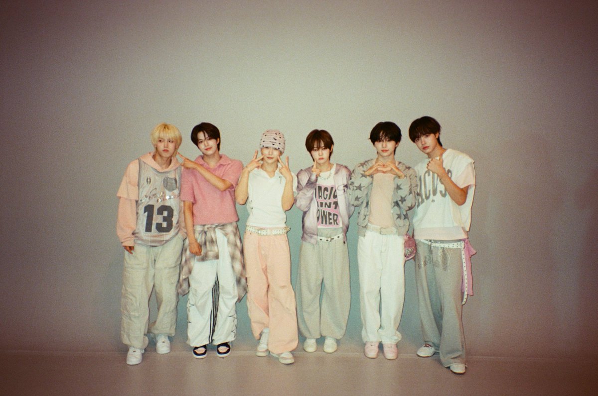 M2MPD's tweet photo. 필름카메라로 기록한 7월의 추억📸 8월에도 쭈욱 엠투와 함께해요❣ #7월의엠투 #M2film #SC_ORIGINAL #VAYONN #베이온 @VAYONN_inkode https://t.co/Gp3ZfvZfjJ