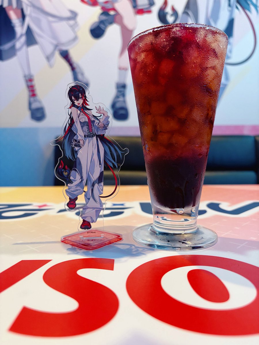 Rene_Ryugasaki's tweet photo. 本日よりJOYSOUNDさんとのコラボ開始です✌️
グッズゲットして禍々しいドラゴンフルーツコーラ飲みに行っておくれ🐲🥤

コラボ詳細：https://t.co/1LsgBdzlHE
グッズオンライン購入：https://t.co/d8A08eYEHk

#ななしJOYSOUND https://t.co/3oh9tzCyGT