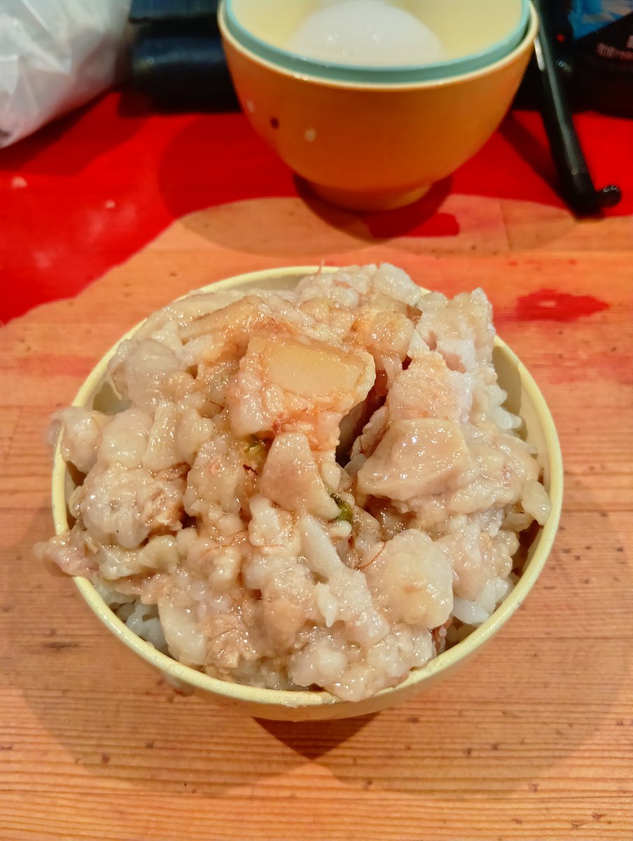 K_NY2001's tweet photo. ラーメン二郎　会津若松駅前店
1046待ち5に接続
1100OP
1118着丼
1132完食
小ラーメン汁なし塩ネギ味付き卵アブラ過多ブライス
ニンニク少しあと全部
ヤサイもアブラも驚愕の盛り
麺は極太モチモチで自動カタカタは？
豚はしっとり極上
タレはさっぱりも終盤バターが溶け濃厚に
爆盛でギリギリの完食💯 https://t.co/vIbWSe4ypA