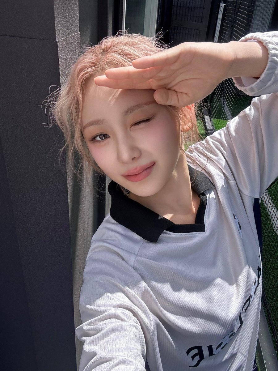jjaeyonkkaebi's tweet photo. 사랑하는 채연시 🤍 #여니왔어요 https://t.co/3BiPk0pes5