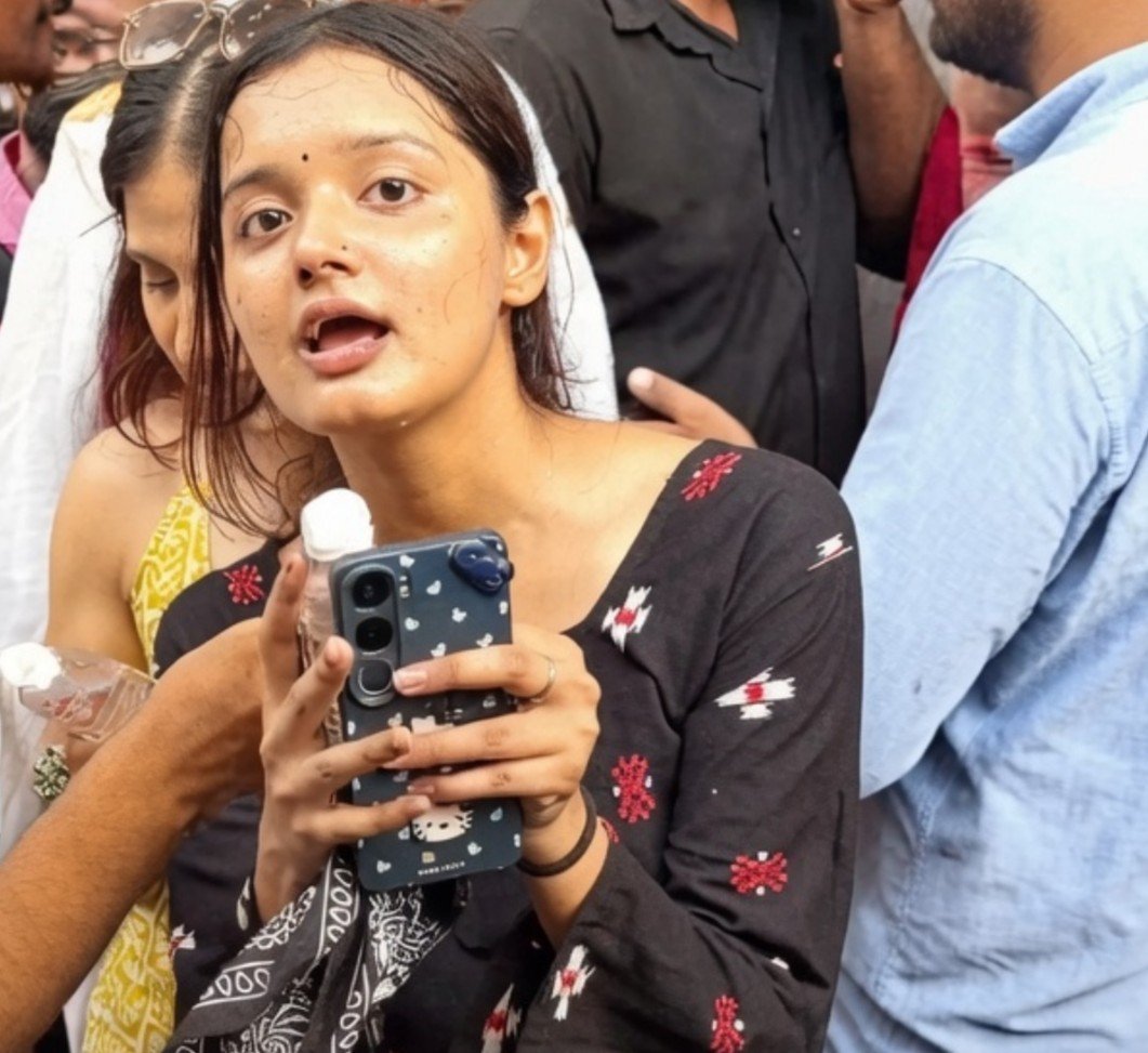 KreatelyMedia's tweet photo. ये मयूरी #JantarMantar पर मोदी जी के परिवार के बारे गालियां दे रही थी

26 साल में https://t.co/3F0ZbcJDfb कर रही है, NEET से कोई लेना देना नहीं है

पुलिस ने सख्ती से पूछा तो बताया कि इंस्टाग्राम के 31 हजार followers को बढ़ाने के लिए वो ये सब कर रही थी https://t.co/9em5W2EBqr