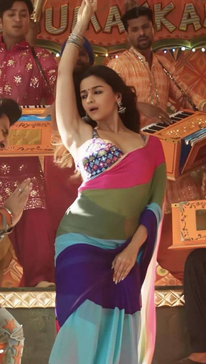 Actressslave9's tweet photo. SLEEVELESS QUEEN ALIA💦
uff that broad pits gives instant boner
slave of alia sleeveless 
Worship you🛐👑💦
#Alia #Aliahot #Aliagoddess #Aliasexy https://t.co/fQY5Rirg83