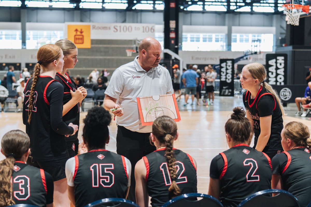 E14ietteBurkle's tweet photo. Thank you AAU. ❤️ #alliowaattack https://t.co/HtkhnL8UtV