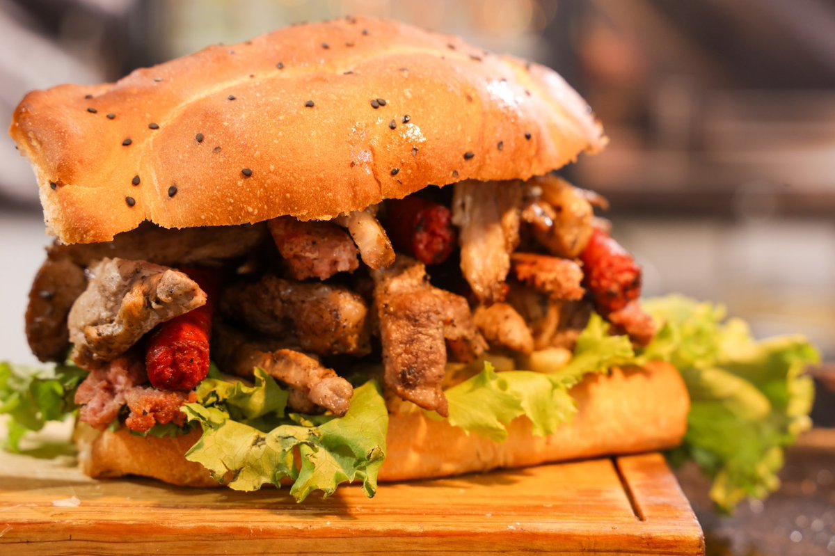 alefrausto's tweet photo. 🥪✨ En la Ciudad de México, la cultura también se disfruta a mordidas.

Los invito a vivir el Torta Fest 2026, una gran celebración de uno de los platillos más queridos de nuestra gastronomía popular.

Prueben sabores únicos, y disfruten de esta gran fiesta para toda la familia.

📍 Explanada de la Alcaldía @A_VCarranza 
📅 Hasta el 2 de agosto.

¡No se la pierdan! ❤️🌮