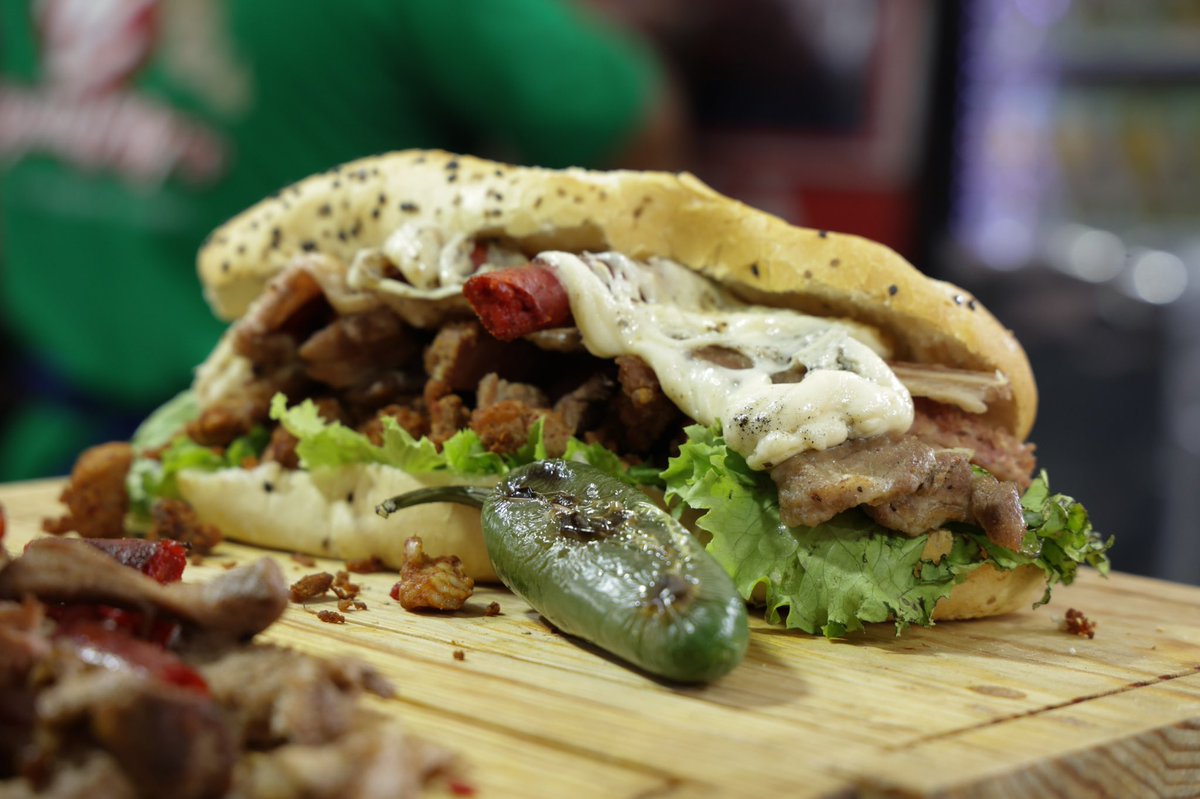 alefrausto's tweet photo. 🥪✨ En la Ciudad de México, la cultura también se disfruta a mordidas.

Los invito a vivir el Torta Fest 2026, una gran celebración de uno de los platillos más queridos de nuestra gastronomía popular.

Prueben sabores únicos, y disfruten de esta gran fiesta para toda la familia.

📍 Explanada de la Alcaldía @A_VCarranza 
📅 Hasta el 2 de agosto.

¡No se la pierdan! ❤️🌮