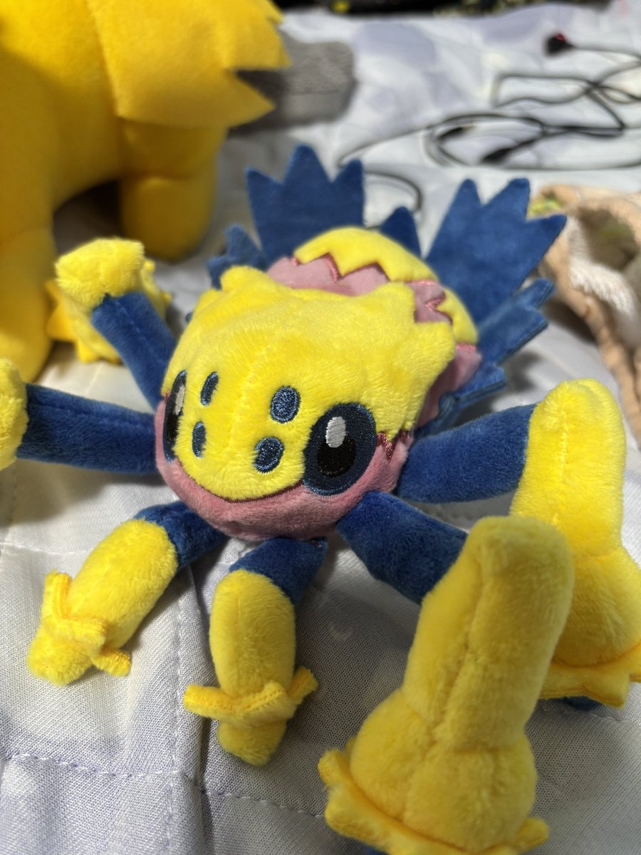 QorohC's tweet photo. @ao_mameko 7000あったら明日の仙台ポケモンセンターでぬいぐるみ3つくらい買えちゃうんですよね。もったいないことを…

明日の旅行のお供はデンチュラにしようかな… https://t.co/685WQYGh0f