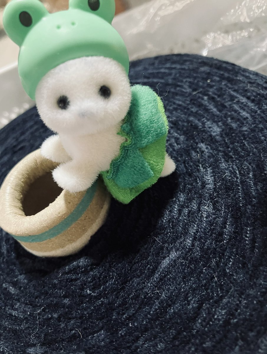 socks_amuko's tweet photo. 大きいコーン巻きとシルバニアの赤ちゃんの相性よすぎるかわいい https://t.co/cRLntmfb5T