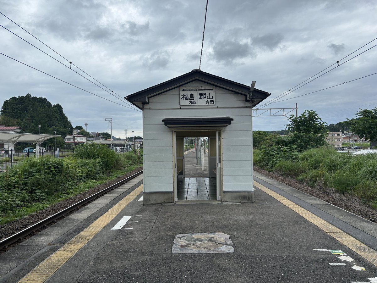 RAMBLING_MEN's tweet photo. 乗る電車間違えて田舎で1人彷徨っている https://t.co/TpKdhfbpph