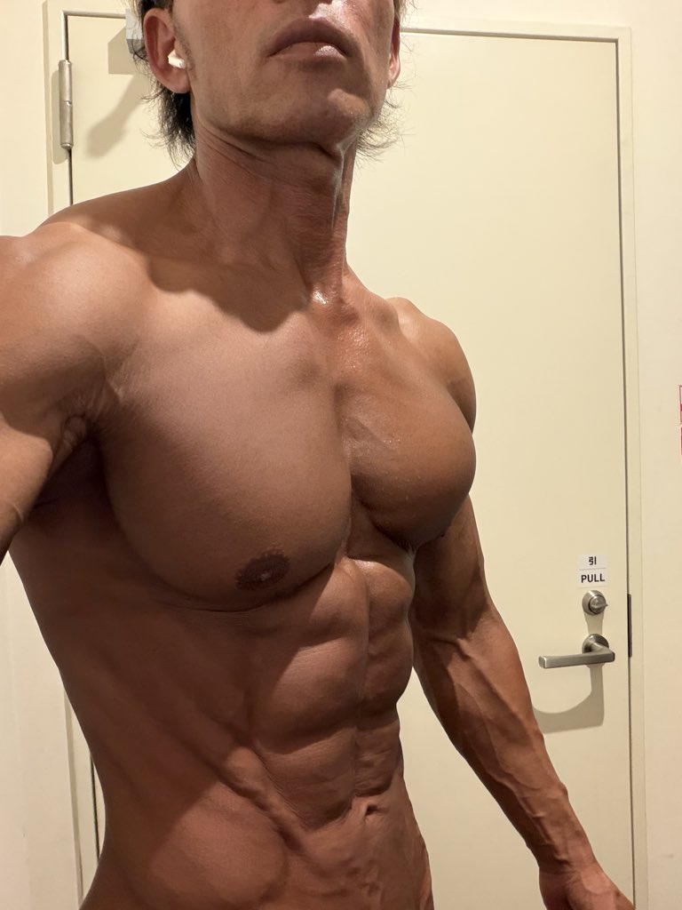 nakanaka7910's tweet photo. 腹筋チェック
#筋トレ　#筋肉
#bodymake 
#fitnesss 
#diet https://t.co/nuVxPbzh9u