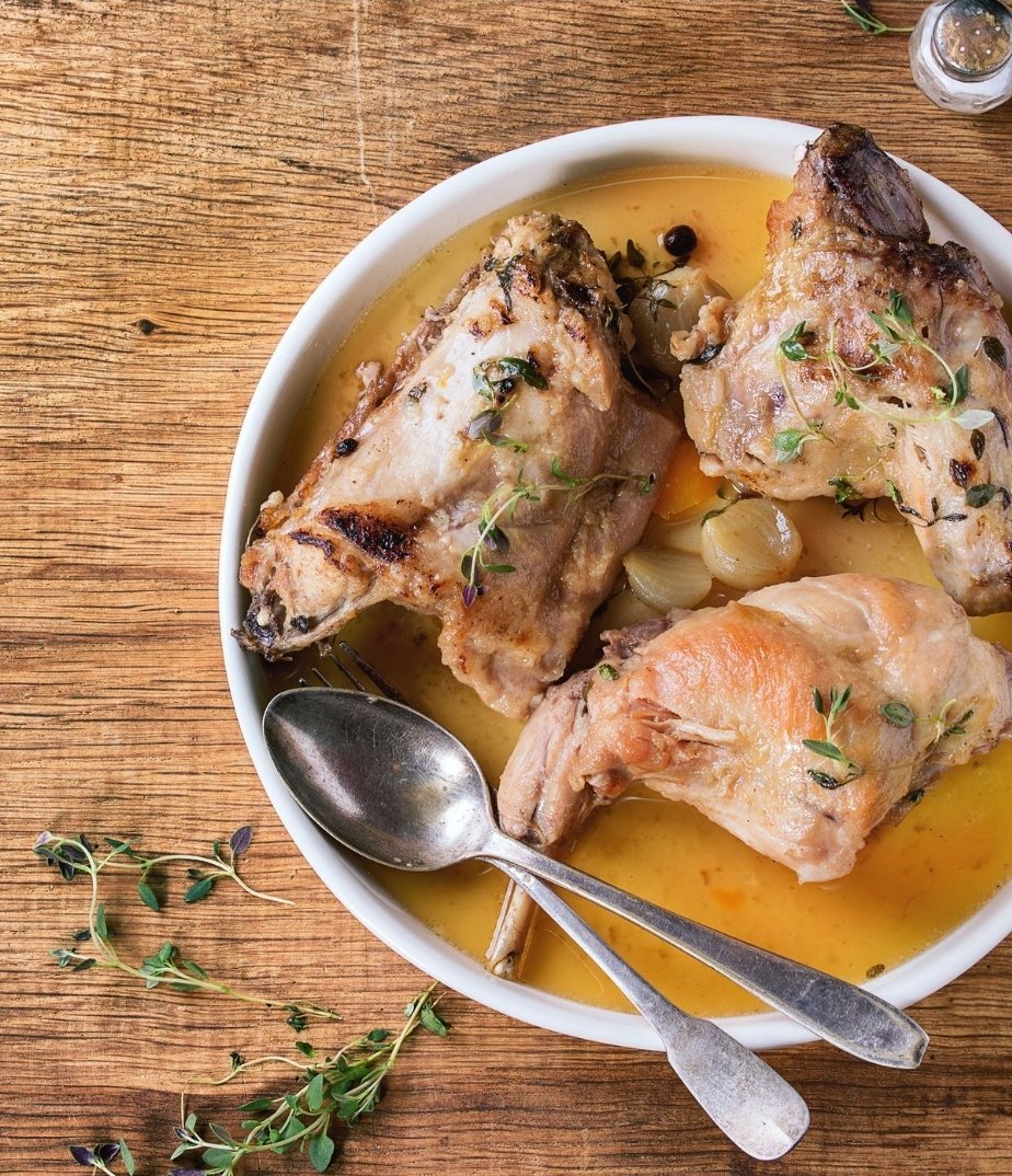 RabbitZimbabwe's tweet photo. Rabbit meat on a Friday  😋  with your favourite beverage is the perfect way to end your week! Hoza Fryer-Friday, everyone. 
#zicorba 
#healthymeat 
#letsmakezicorbagreat 
#rabbitfarming https://t.co/zsQnDp1IR0