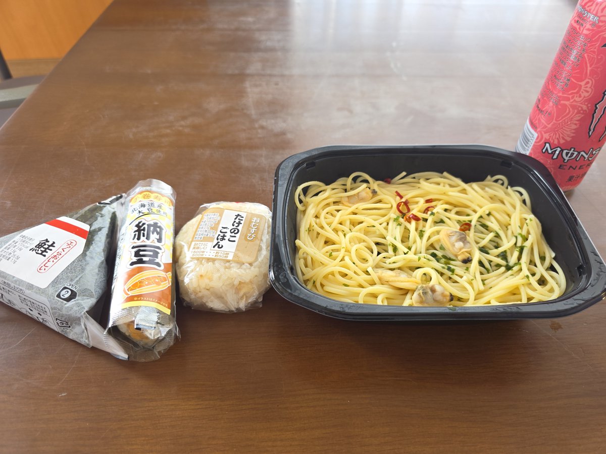 ArrowSSter2's tweet photo. 昼飯ニダ〜 https://t.co/07BFwkV6fJ