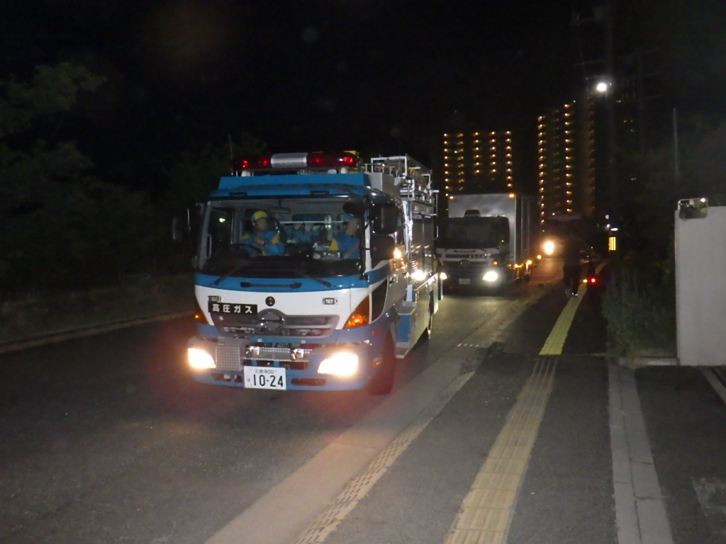 HP_maplekun's tweet photo. 令和８年熊本地震に伴い救助活動に従事していた広島県警察広域緊急援助隊は、現地での任務を次部隊に引き継ぎ、７月30日に帰県しました。
#広島県警察 #熊本地震 https://t.co/tmSU2wONgv