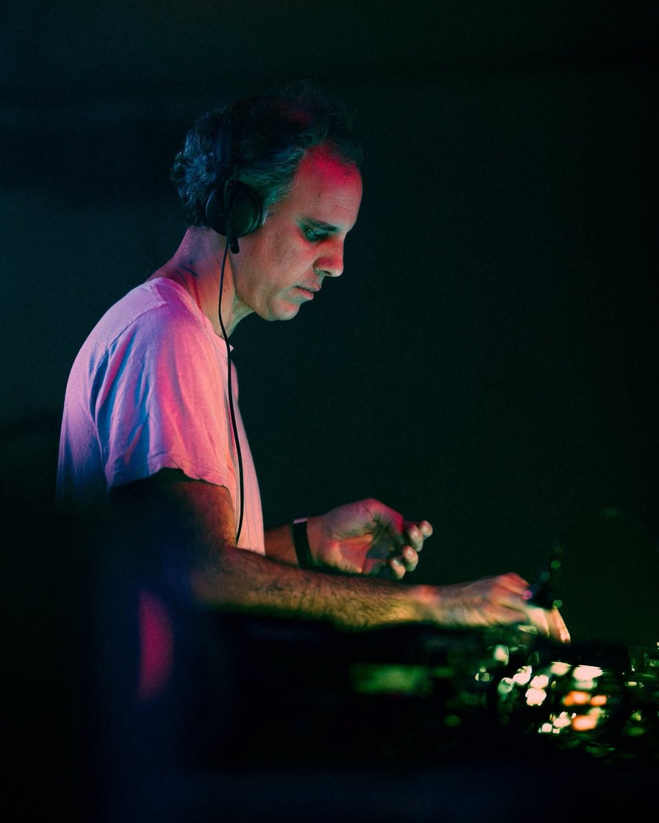 ibfs_mag's tweet photo. [Music]
Kieran Hebden(キーラン・ヘブデン)のソロプロジェクトFour Tet(フォー・テット)が、かねてよりフロアでプレイしていた話題の楽曲“Human Voice”を待望の配信開始。

▼Spotify
https://t.co/S15dI2qjrY

▼Apple Music
https://t.co/GXZW7JLbb4

▼YouTube
https://t.co/zCVT57hjKV https://t.co/SvujUko7s9