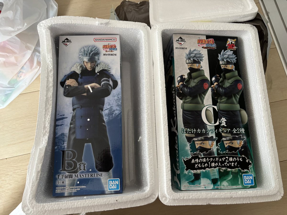 naruto_7_72's tweet photo. アリエクでフィギュアを相場よりやや安めで購入。
・梱包は簡易的だけど外箱は特に問題なし
・カカシはちゃんと写輪眼Ver.頼んで問題なし。
・扉間は良個体。カカシは本物だけど包帯部分が色あせ？元々こんなもん？ https://t.co/6MsVxsv7AJ
