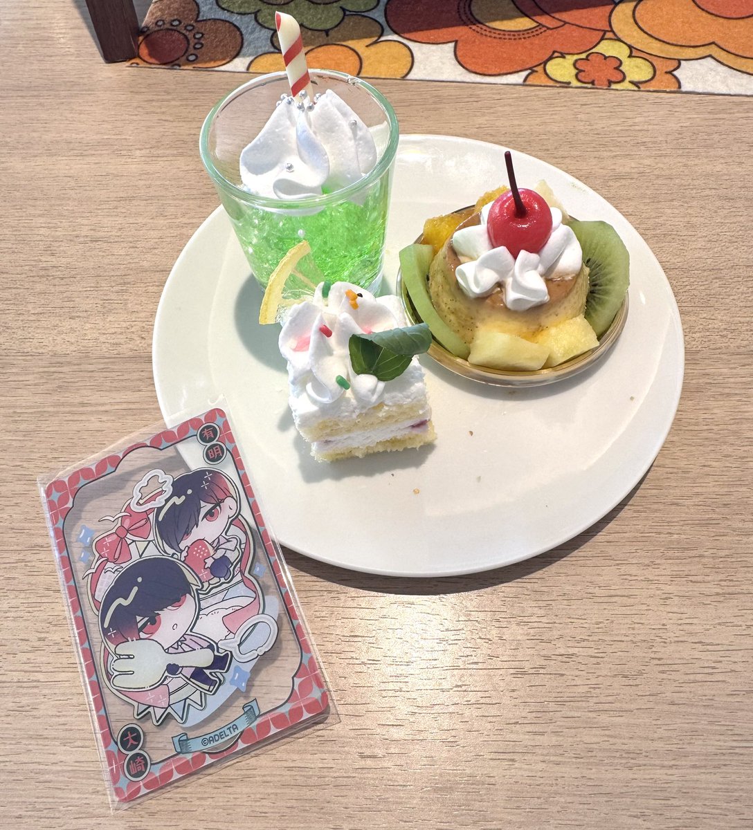 mni_2m's tweet photo. 喫茶デートアクスタを連れてレトロ喫茶アフターヌーンティーをしてきたのですが、信じられないくらい撮るの下手 https://t.co/b9ph2iGiPG