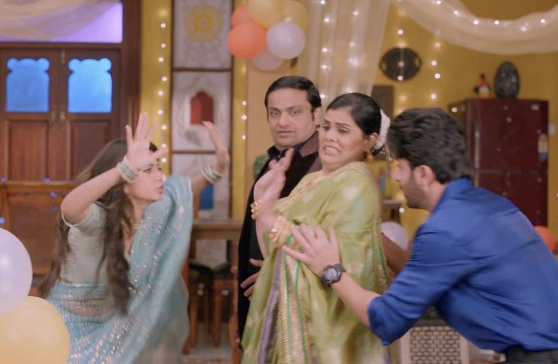 clarafiedd's tweet photo. Dheeraj to Rajji - “Laajjwanti aunty … tumari favourite ye lo” 🤣🤣🤣🤣🤣 

Dheeru really knows Rajji inside out. 🤣🤣

#Mahadevandsons #Rajdheer https://t.co/oJdrWS6wkk