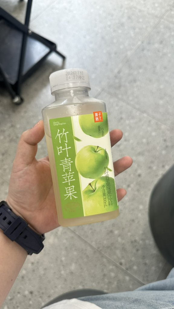 qq7iqd's tweet photo. 这个青苹果又是一款仙品贼好喝不是很甜 https://t.co/oc3FUm3HRb